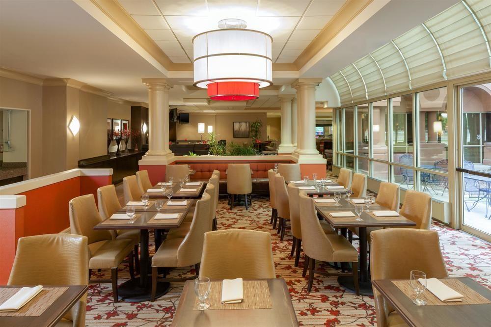 Sheraton Suites Market Center Далас Екстериор снимка