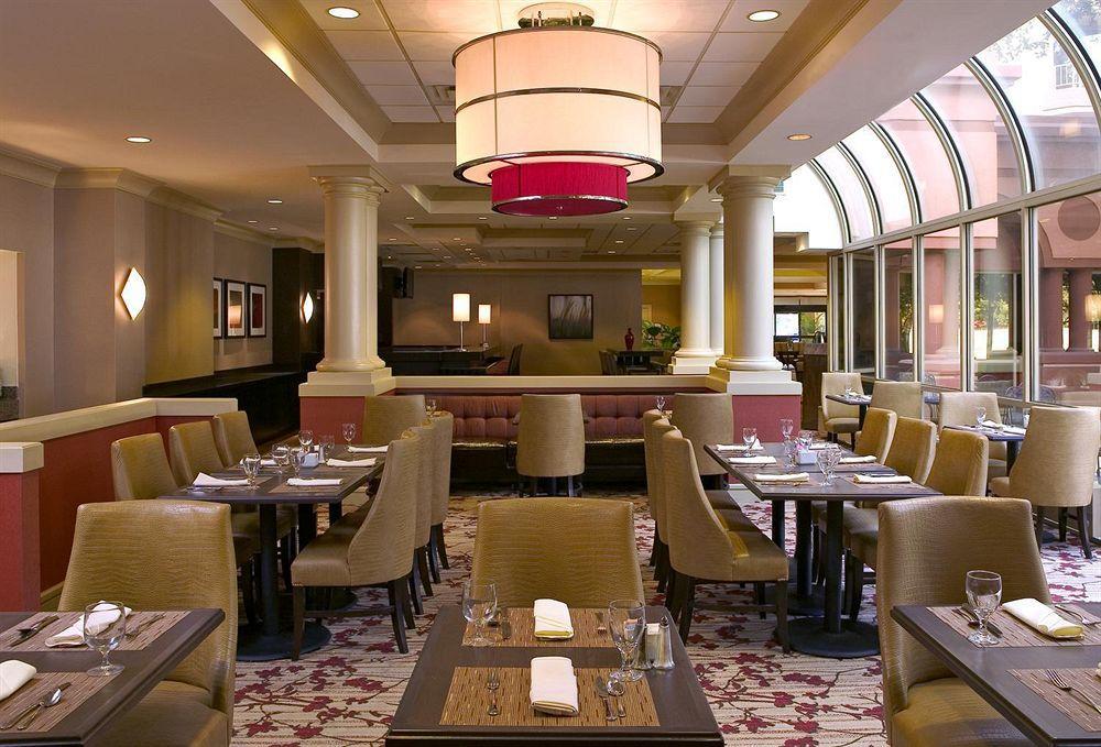 Sheraton Suites Market Center Далас Екстериор снимка