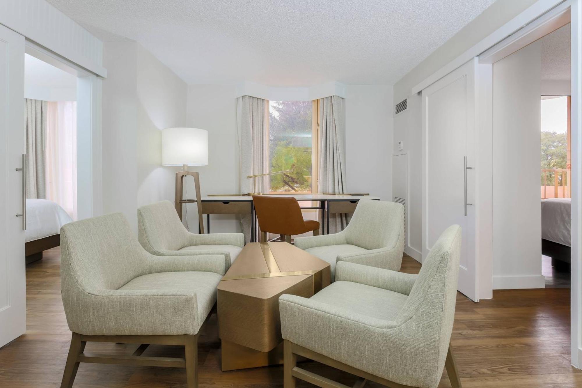 Sheraton Suites Market Center Далас Екстериор снимка