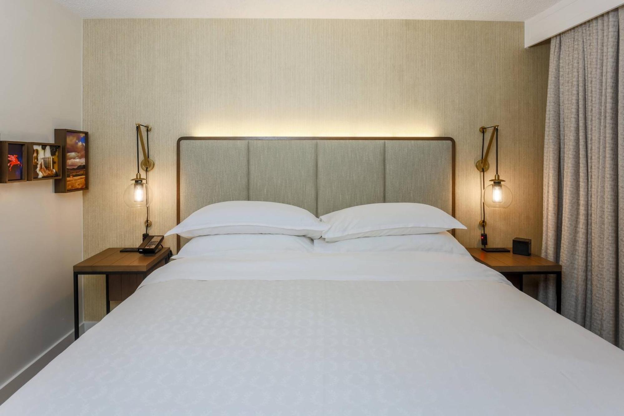 Sheraton Suites Market Center Далас Екстериор снимка