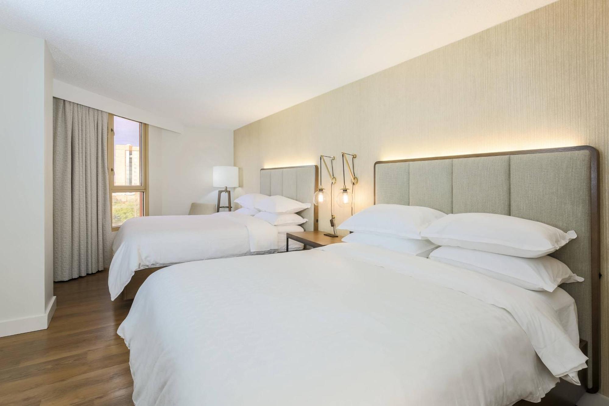 Sheraton Suites Market Center Далас Екстериор снимка