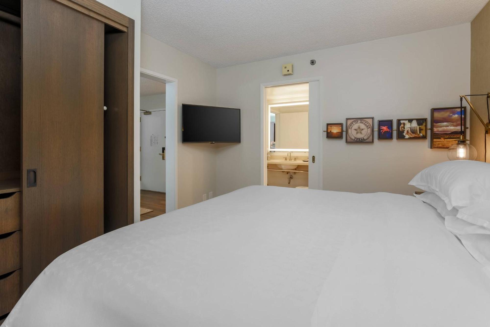 Sheraton Suites Market Center Далас Екстериор снимка