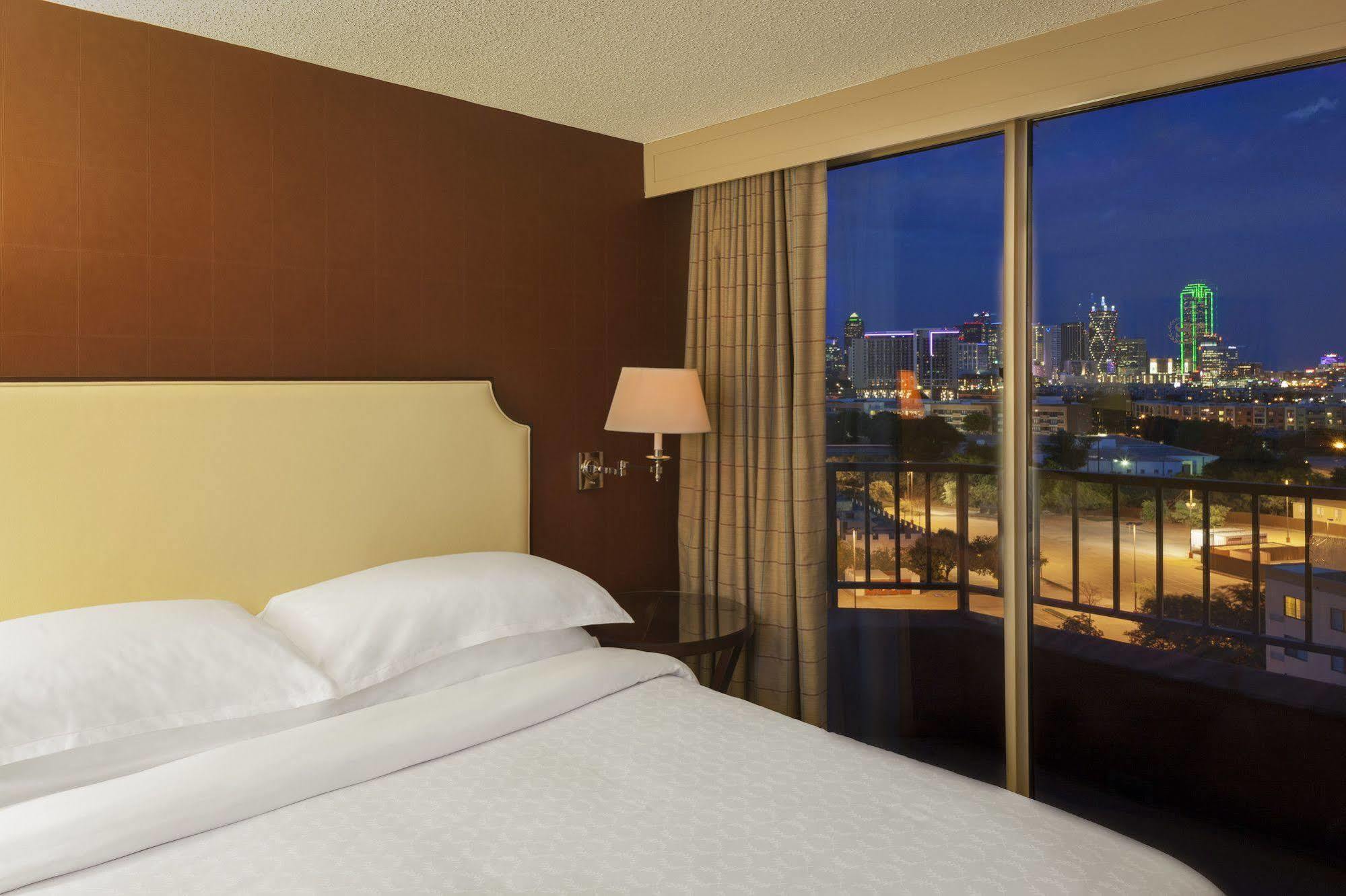 Sheraton Suites Market Center Далас Екстериор снимка
