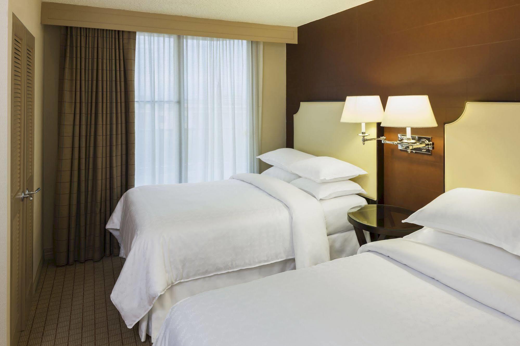 Sheraton Suites Market Center Далас Екстериор снимка