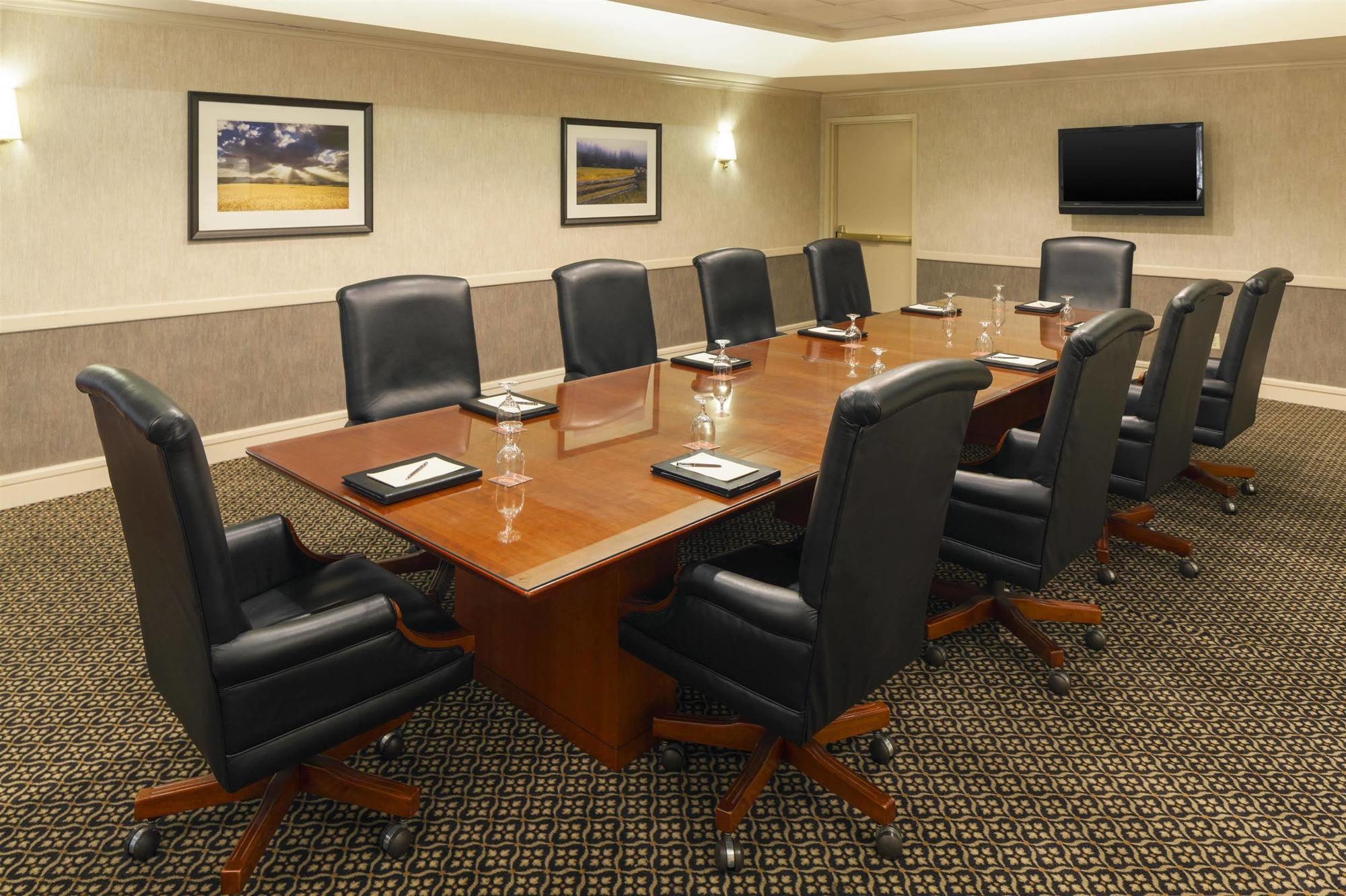 Sheraton Suites Market Center Далас Екстериор снимка