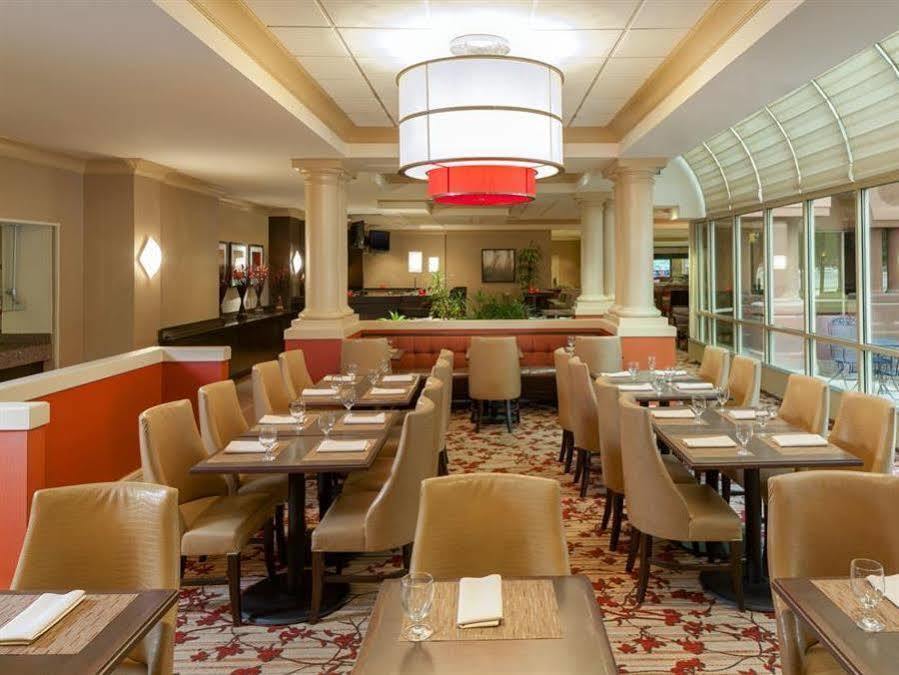 Sheraton Suites Market Center Далас Екстериор снимка